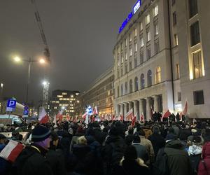 Przed siedzibą TVP odbył się protest. Uczestnicy skandowali Wolne media!