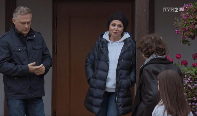 M jak miłość, odcinek 1639. Marysia (Małgorzata Pieńkowska), Artur Rogowski (Robert Moskwa), Basia (Karina Woźniak), Dawid (Iwo Wiciński)