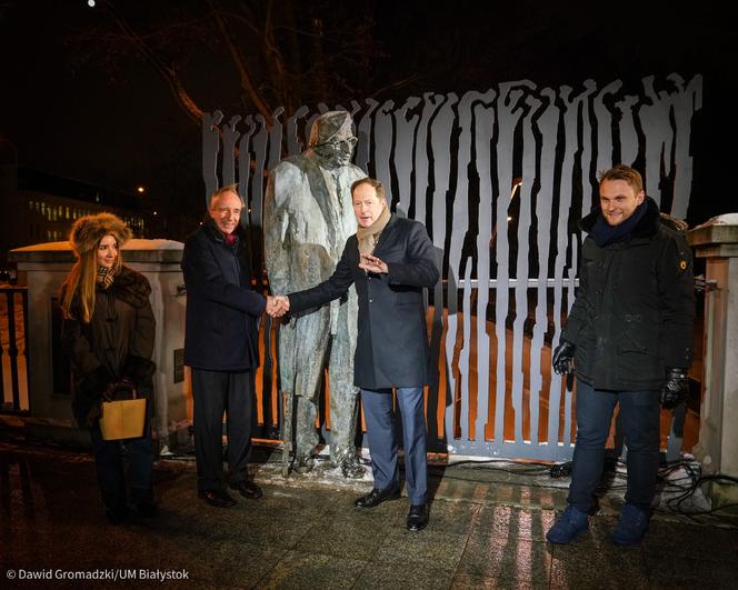 Białystok. Odsłonięto pomnik Władysława Bartoszewskiego