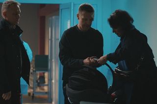 M jak miłość odc. 1876. Paweł (Rafał Mroczek), Artur Rogowski (Robert Moskwa), Marysia (Małgorzata Pieńkowska)