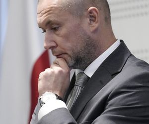 Uderzył autem w drzewo i odjechał?! Pijany sędzia Iwaniec zaprzecza, ze to on kierował