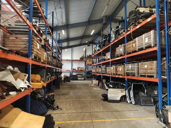 Sklep z kradzionymi częściami