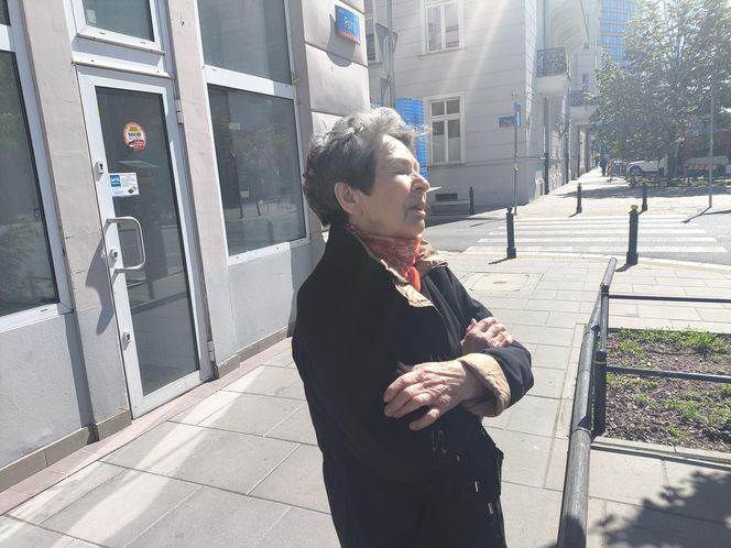 „Marzę, żeby się ogrzać przed śmiercią”. Mieszkańcy kamienicy w centrum Warszawy żyją bez centralnego ogrzewania