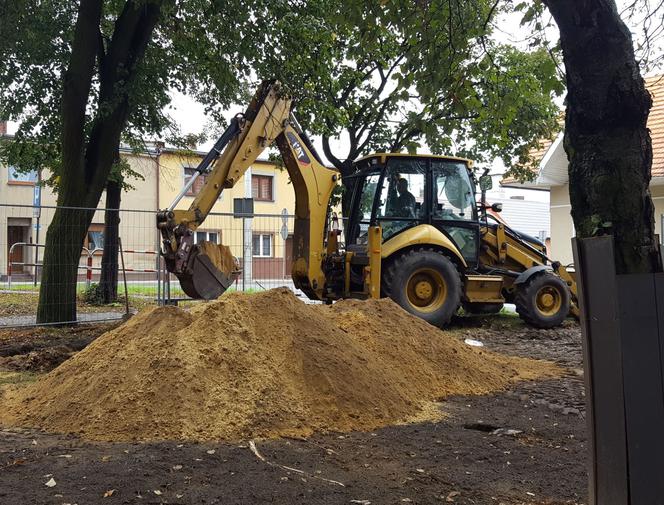 Koparki i wykopy na Rynku Zaborowskim w Lesznie