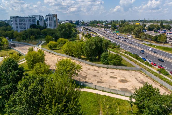 Odkrywkowa budowa tunelu tramwajowego pod parkiem Pięciu Sióstr na Ochocie