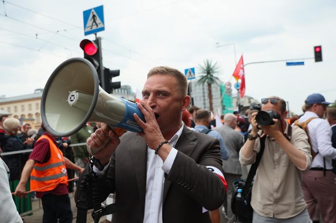 Robert Bąkiewicz na Marszu Powstania Warszawskiego