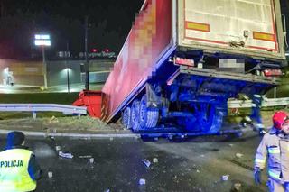 Ciężarówka wjechała do tunelu. Na rondzie kierowcy zakręciło się w głowie