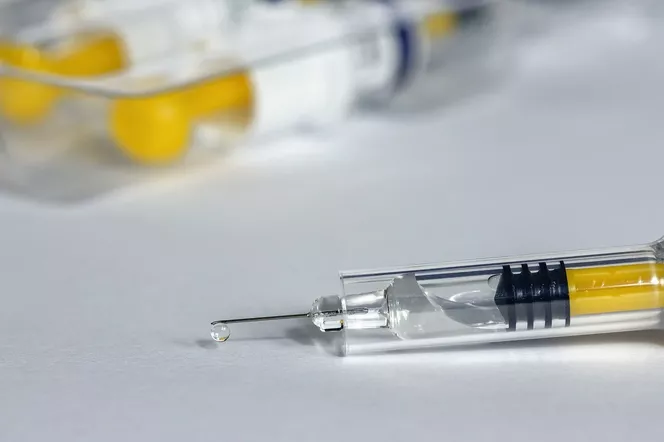 Jak zapisać się na szczepienie przeciwko koronawirusowi? Jest lista placówek w kujawsko-pomorskiem