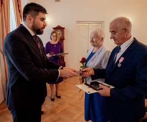 Od 50 lat są małżeństwem. Szczęśliwe pary z Chełma otrzymały Medale za Długoletnie Pożycie Małżeńskie