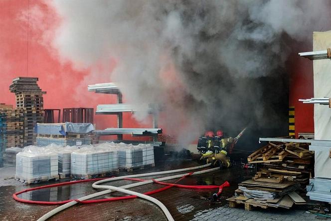 Ogromny pożar marketu na Podkarpaciu 