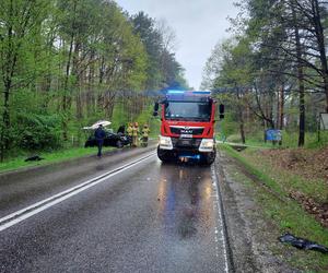 Wypadek na drodze nr 42 w Brodach. Zderzyły się dwa auta osobowe