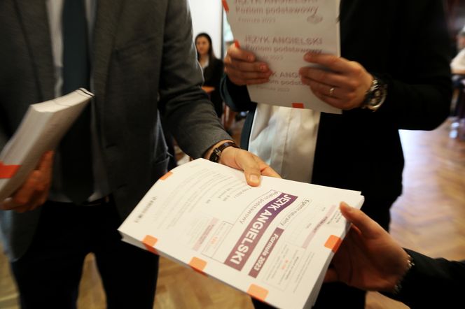 Matura 2025 angielski rozszerzony. Ile trwa egzamin z angielskiego? O której się zaczyna i kończy?