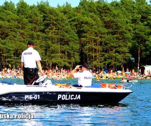 O tym warto pamiętać podczas wakacyjnego wypoczynku nad wodą. Policja ostrzega