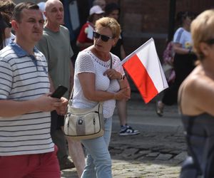 Marsz Milczenia dla Klaudii w Toruniu. „Niech nasza cisza przemówi głośniej niż słowa” [GALERIA]