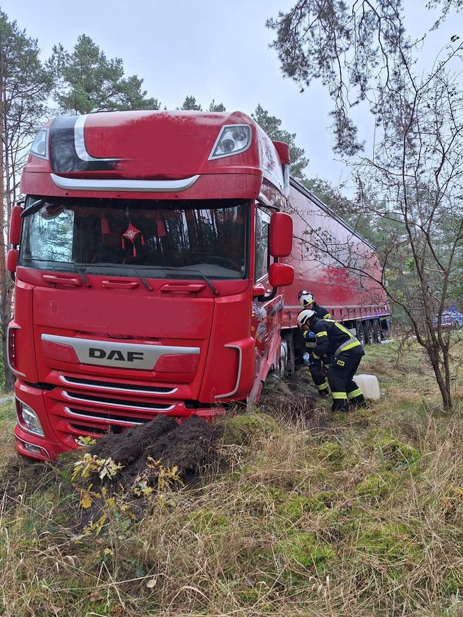 45-latek wjechał wprost pod nadjeżdżającą ciężarówkę! Tragedia w Bydgoszczy 