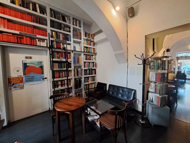 Księgarnio-kawiarnia De Revolutionibus Books w Krakowie