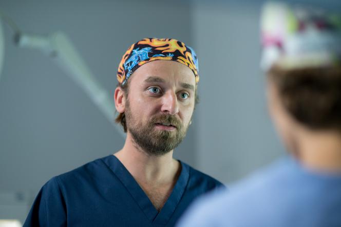 Lekarze 4 sezon odcinek 3 (odc. 42). Michał Karkoszka (Wojciech Mecwaldowski)