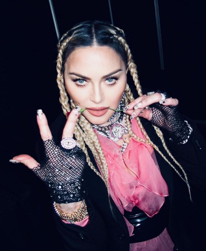 Całkiem naga 63-letnia Madonna wygląda jak Elza z "Krainy Lodu". Te zdjęcia szokują!
