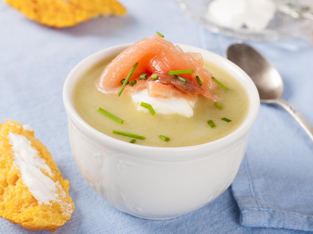 Zupa krem z kalafiora z łososiem