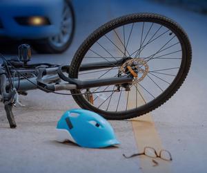 11-latek na rowerze wpadł pod koła samochodu! Dramatyczny wypadek na Śląsku