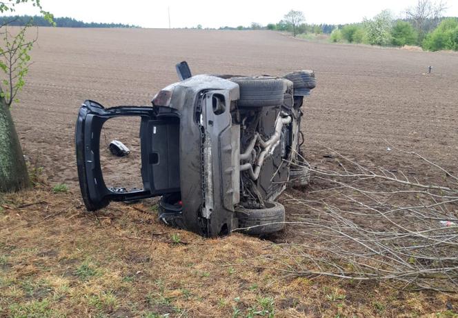 Młody kierowca BMW wypadł z dropgi. Mogło skończyć się TRAGICZNIE 