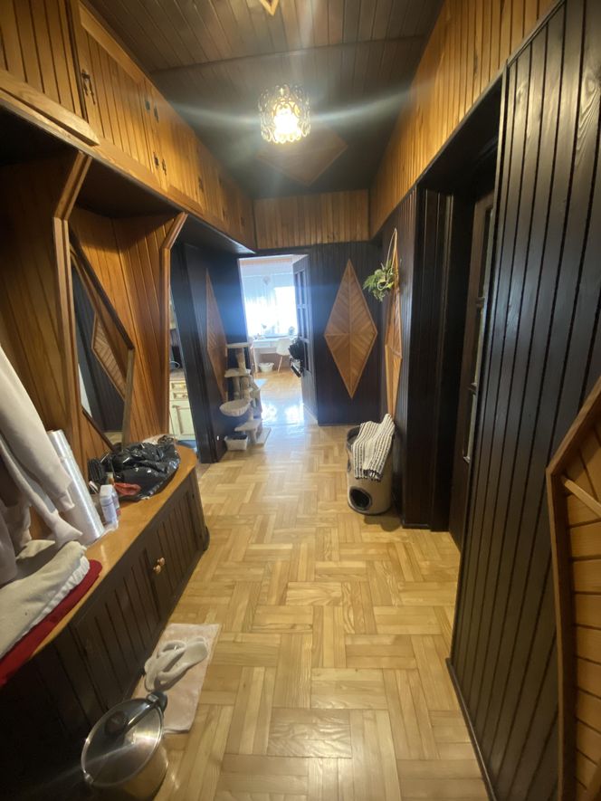 Metamorfoza przedpokoju w domu z lat 90.