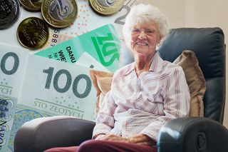ZUS wypłaca dodatkowe pieniądze! Ci seniorzy mogą spodziewać się 356,79 zł na koncie