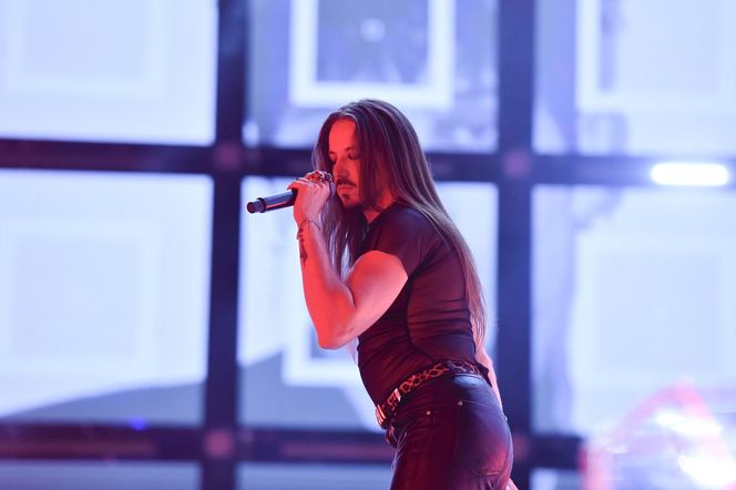 Michał Szpak przyłapany bez spodni za kulisami koncertu. Tego nie pokazali w TV!