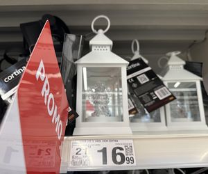 Ile kosztują znicze? Sprawdziliśmy ceny w marketach