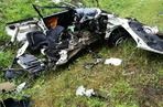Tragiczny wypadek na drodze niedaleko Bolesławca. Ciężarówka rozerwała audi na pół