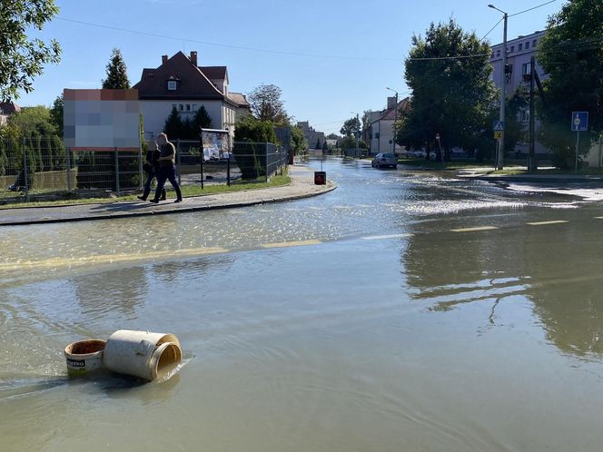 Tak wygląda zalany Lewin Brzeski. Zdjęcia z miasta walczącego z powodzią