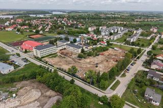 Wielka inwestycja w Mikołajkach. Tak powstaje nowoczesny kompleks sportowo-rekreacyjny
