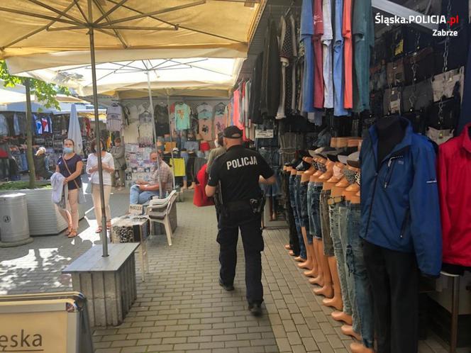 Zabrze: Policjanci kontrolowali sklepy i komunikację miejską. Sprawdzali maseczki [ZDJĘCIA]