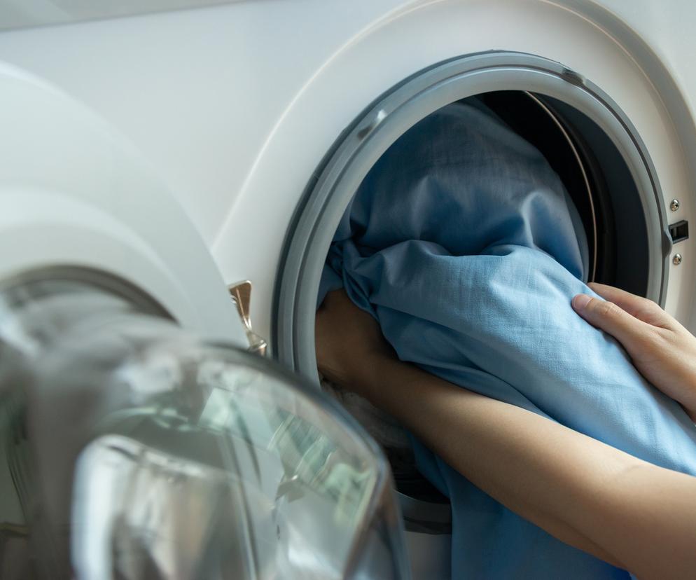 Te 4 przypadłości mogą wynikać ze zbyt rzadkiego prania pościeli. Na liście m.in. rzeżączka