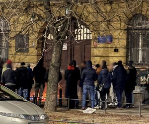 Policjant zginął w epicentrum nielegalnego biznesu. Kiedy palili mu znicze, obok handel trwał w najlepsze