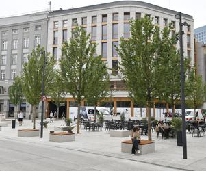 Nowy plac w centrum Warszawy: zgroza czy sukces? Plac Pięciu Rogów oceniają mieszkańcy i urzędnicy