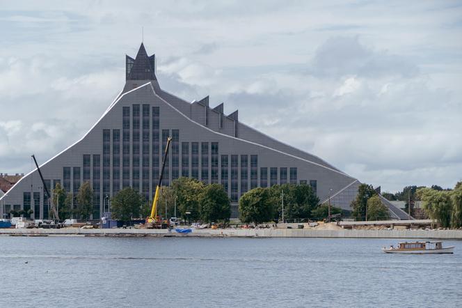 Biblioteka Narodowa Łotwy w Rydze - byliśmy w środku. Zobacz zdjęcia budynku w kształcie góry