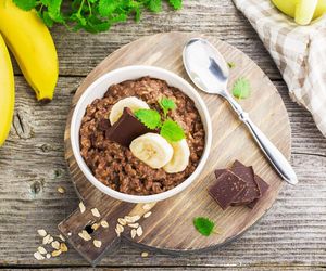 To pyszne i zdrowe śniadanie robię wieczorem. Nocna owsianka z tymi dodatkami to zastrzyk energii