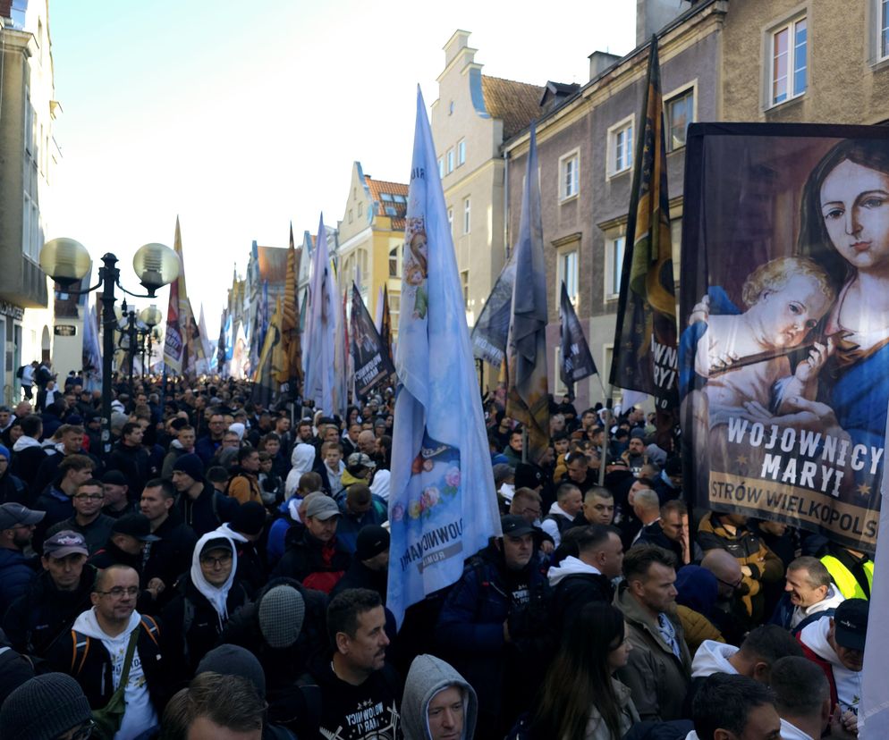 Procesja rożańcowa ulicami Olsztyna. Wojownicy Maryi