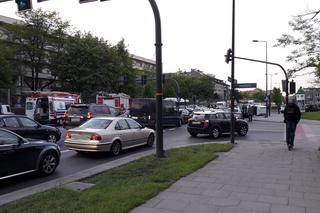 Kraków: Groźny wypadek na al. 29 Listopada, samochód na boku [ZDJĘCIA]