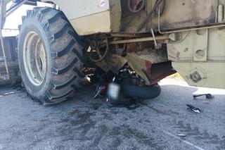 Przerażający wypadek motocyklisty. 38-latek zderzył się z kombajnem!