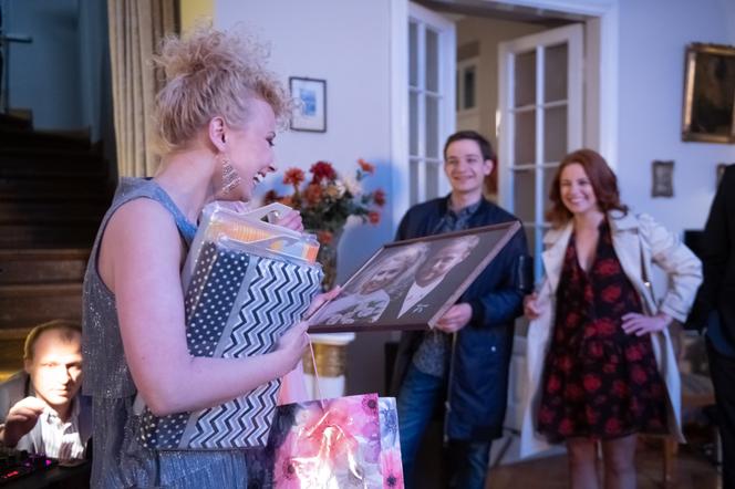 Na Wspólnej, odcinek 3116: Tragiczny finał parapetówki Beaty i Pawła w domu zmarłego ojca - ZWIASTUN