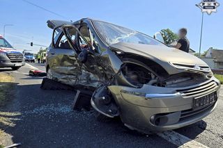 Zawracał czy skręcał? Jego pasażerka zginęła po potężnym zderzeniu z volvo [ZDJĘCIA]