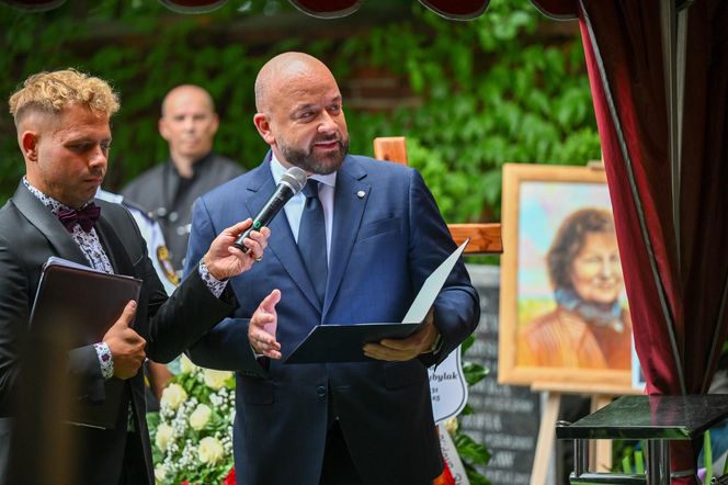 W dniu pogrzebu Joanny Kołaczkowskiej pochowano także wielką polską poetkę 