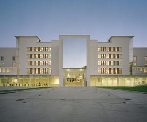 Szkoła architektury w modernistycznym sanatorium