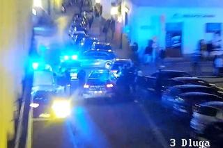 Szaleńczy pościg na ulicach Świdnicy. 26-latek prawie wjechał w manifestantów, zniszczył cztery samochody [Film]