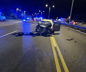 Makabra na Wisłostradzie. Roztrzaskane auta i motocykle. Dwie osoby reanimowane w tym dziecko 