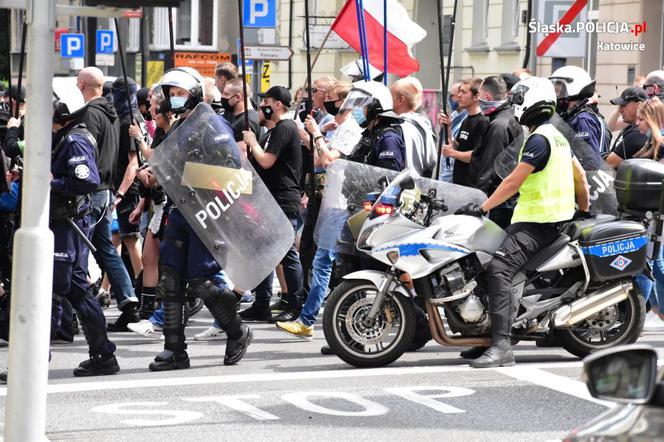 Katowice: Policjanci wśród nacjonalistów. Tajemnicza akcja służb na marszu! 