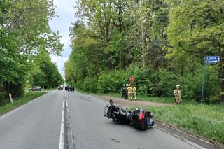 Tragiczny wypadek w powiecie zawierciańskim. Nie żyje motocyklista, który zderzył się z osobówką