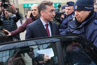 Zbigniew Ziobro zatrzymany przez policję w telewizji Republika. Dziś ma się stawić na sejmową komisję śledczą